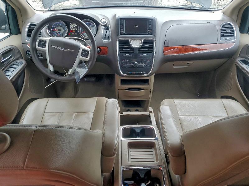 Photo 8 from auction – 2016 CHRYSLER TOWN & COU with VIN 2C4RC1BGXGR172681
