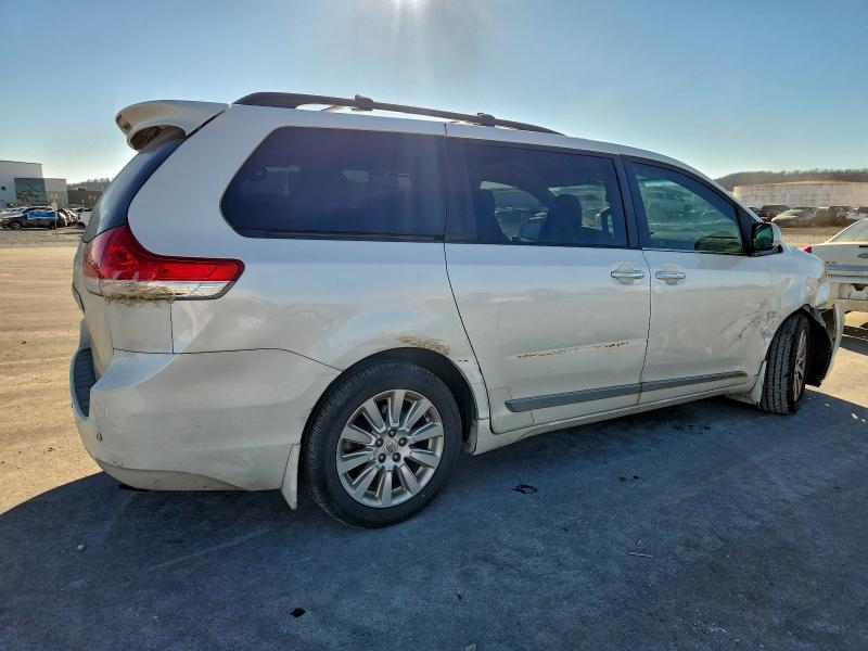 Photo 3 from auction – 2011 TOYOTA SIENNA XLE with VIN 5TDDK3DC3BS025797