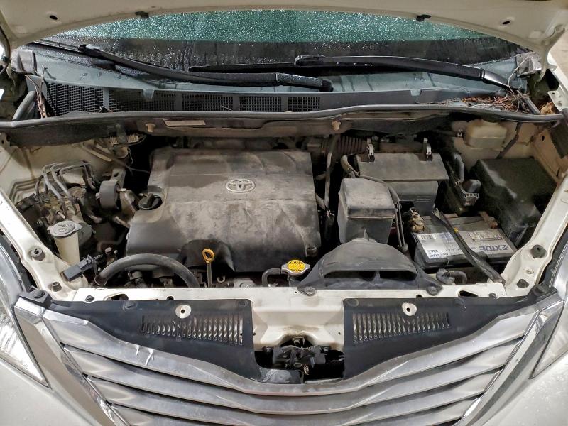Photo 12 from auction – 2011 TOYOTA SIENNA XLE with VIN 5TDYK3DCXBS081639