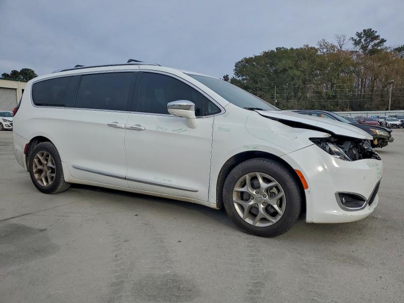 Photo 4 from auction – 2017 CHRYSLER PACIFICA L with VIN 2C4RC1GG9HR734838