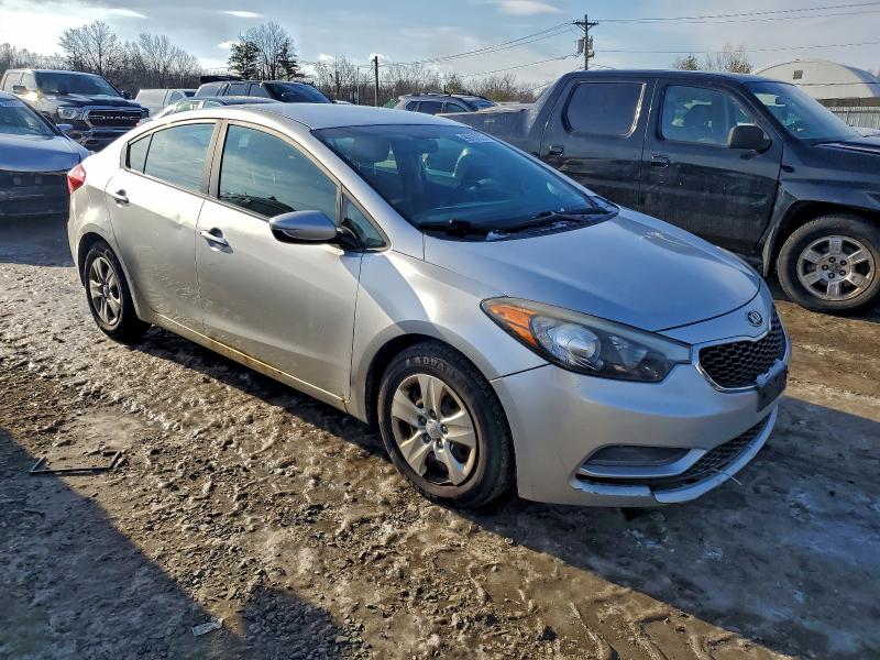 Photo 4 from auction – 2015 KIA FORTE LX with VIN KNAFK4A67F5290678