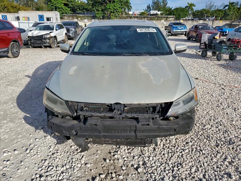 Photo 5 from auction – 2011 VOLKSWAGEN JETTA SEL with VIN 3VWLX7AJ6BM324835