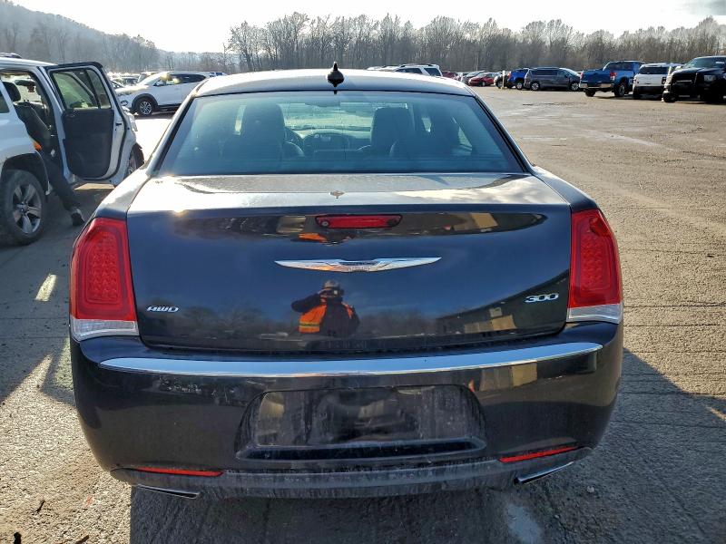 Photo 6 from auction – 2018 CHRYSLER 300 TOURIN with VIN 2C3CCARG8JH165645