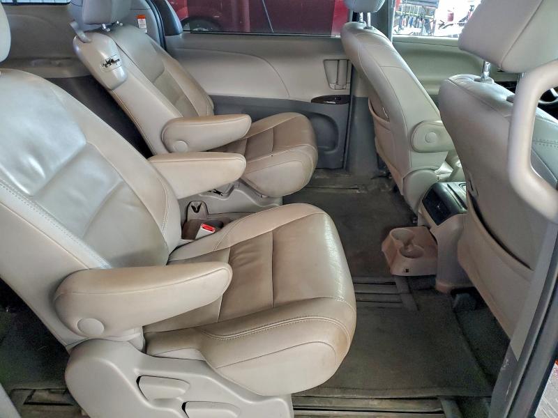 Photo 11 from auction – 2015 TOYOTA SIENNA XLE with VIN 5TDYK3DC6FS648807