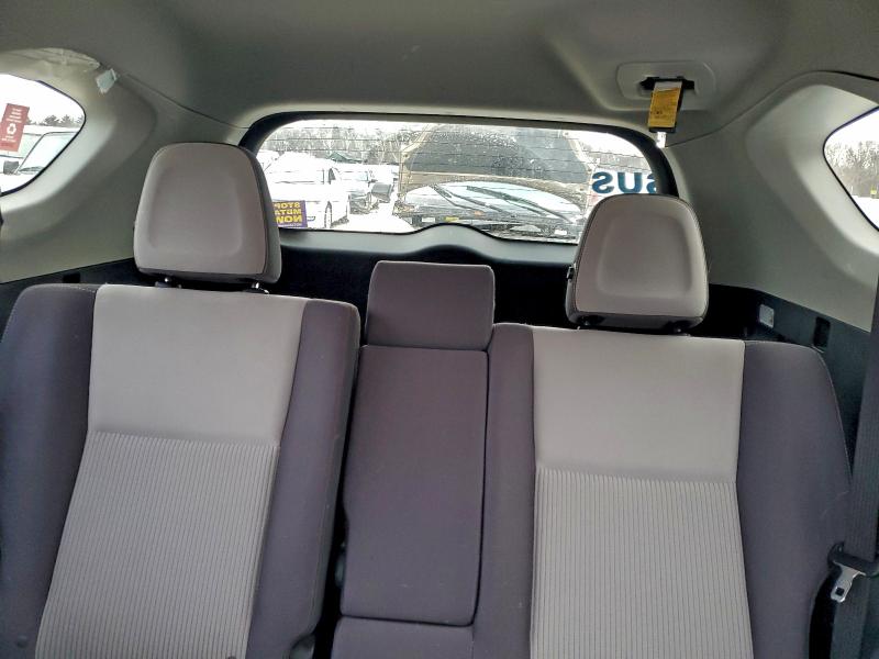 Photo 10 from auction – 2015 TOYOTA RAV4 XLE with VIN JTMRFREV4FJ047405