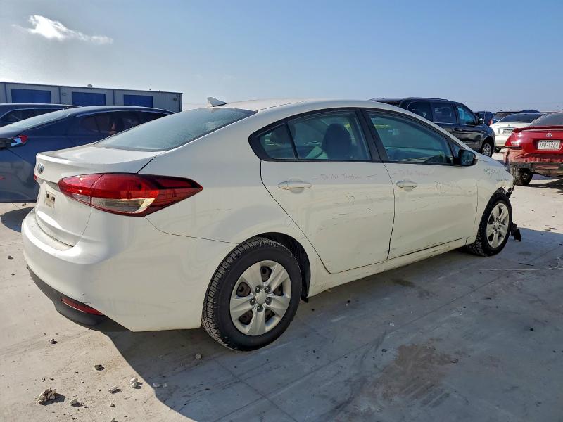 Photo 3 from auction – 2018 KIA FORTE LX with VIN 3KPFK4A72JE229490