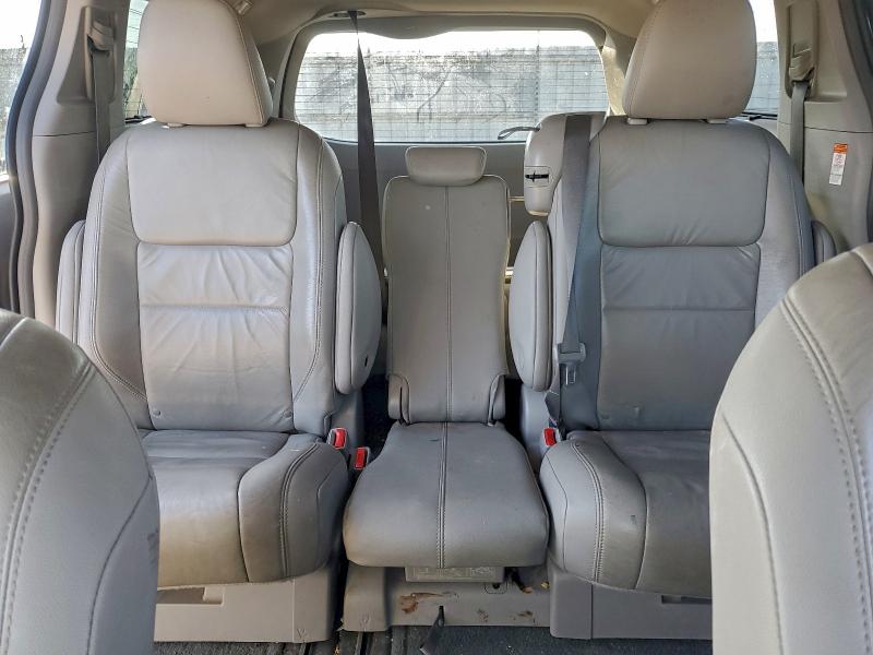 Photo 10 from auction – 2017 TOYOTA SIENNA XLE with VIN 5TDYZ3DC0HS889244