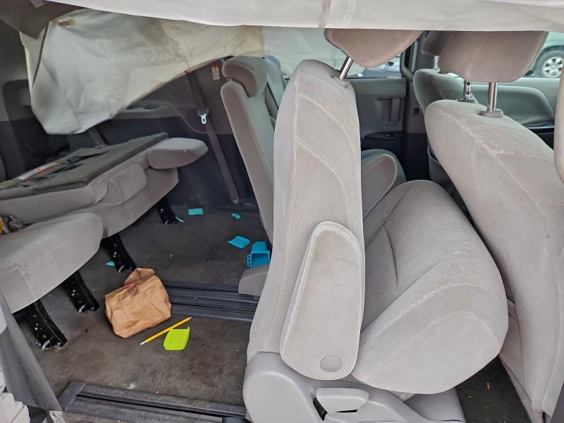 Photo 11 from auction – 2018 TOYOTA SIENNA LE with VIN 5TDKZ3DC2JS918691