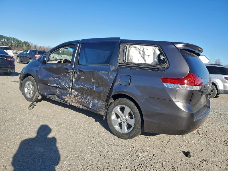 Photo 2 from auction – 2011 TOYOTA SIENNA with VIN 5TDZK3DC4BS032022