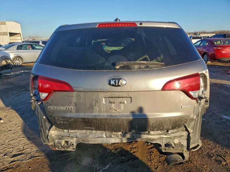 Photo 6 from auction – 2015 KIA SORENTO LX with VIN 5XYKT3A63FG586944