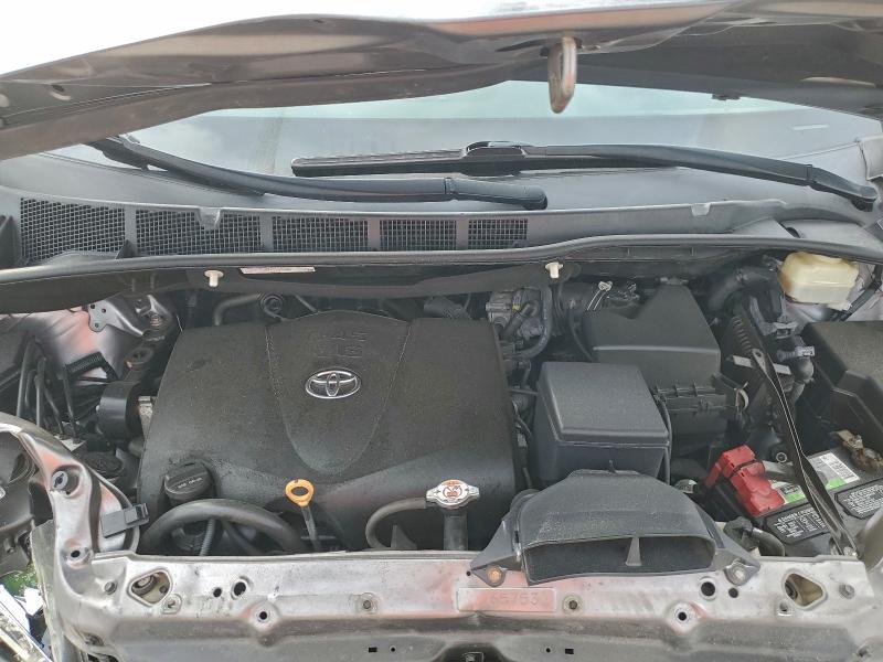 Photo 12 from auction – 2018 TOYOTA SIENNA SE with VIN 5TDXZ3DC5JS937869