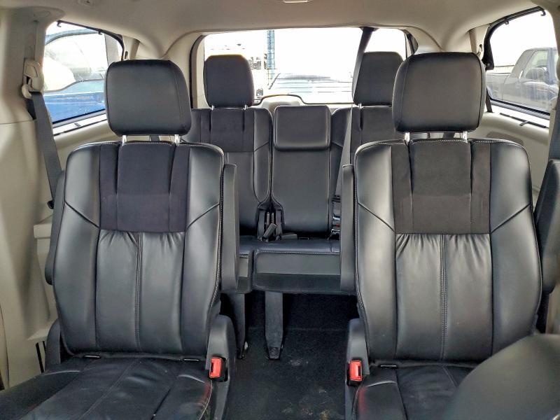 Photo 10 from auction – 2016 CHRYSLER TOWN & COU with VIN 2C4RC1GG1GR134023