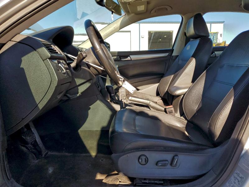 Photo 7 from auction – 2015 VOLKSWAGEN PASSAT S with VIN 1VWAT7A3XFC051832