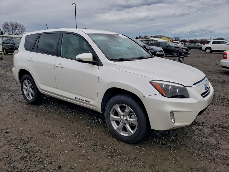 Photo 4 from auction – 2013 TOYOTA RAV4 EV with VIN 2T3YL4DV8DW002135