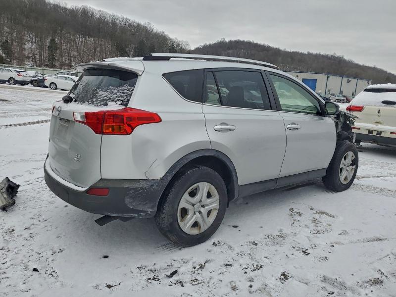 Photo 3 from auction – 2015 TOYOTA RAV4 LE with VIN JTMBFREV9FJ036837