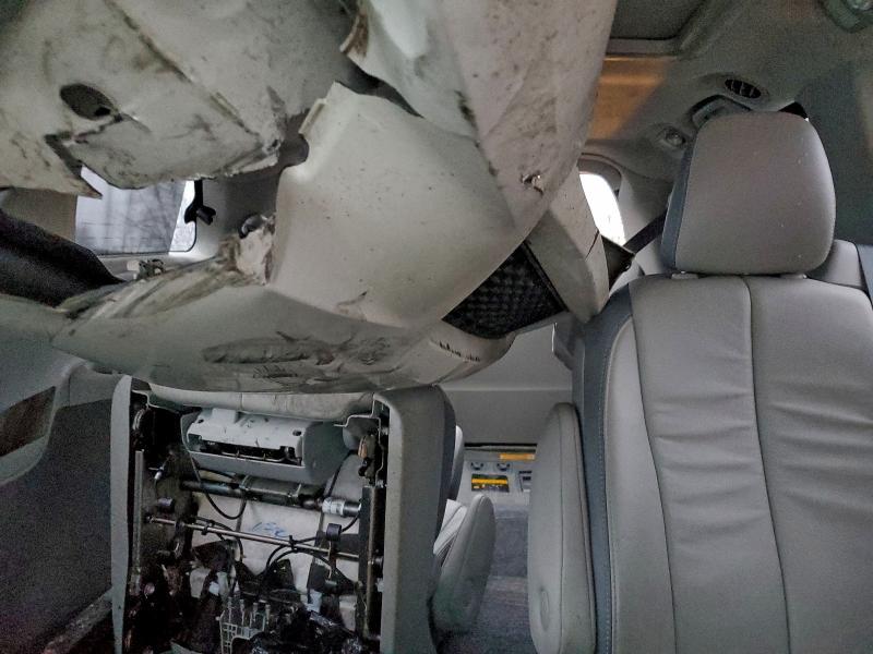 Photo 10 from auction – 2014 TOYOTA SIENNA XLE with VIN 5TDDK3DC2ES073618