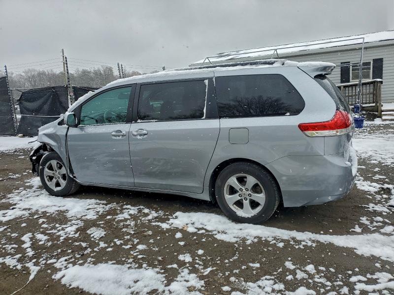 Photo 2 from auction – 2012 TOYOTA SIENNA LE with VIN 5TDKK3DC2CS215678