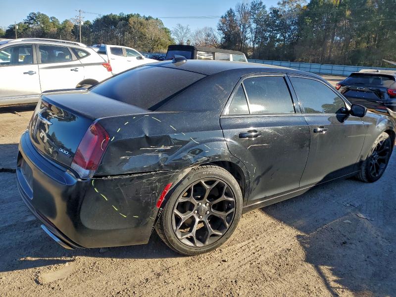 Photo 3 from auction – 2019 CHRYSLER 300 with VIN 2C3CCABG1KH635042