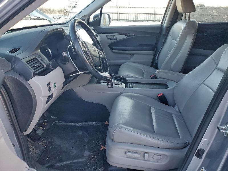 Photo 7 from auction – 2017 HONDA PILOT TOUR with VIN 5FNYF6H98HB076716