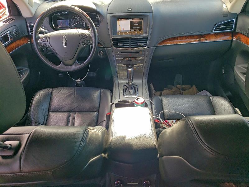 Photo 8 from auction – 2016 LINCOLN MKT with VIN 2LMHJ5AT1GBL01679