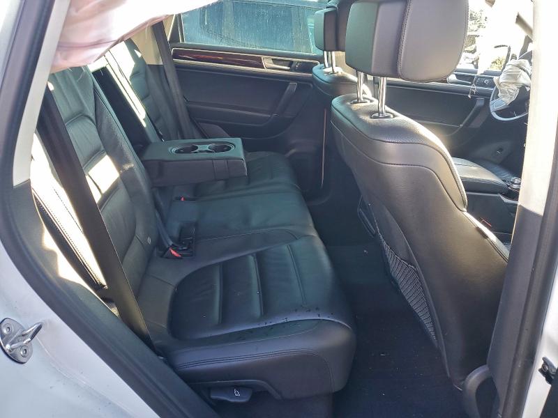 Снимка 11 от търг – 2016 VOLKSWAGEN TOUAREG TD с VIN WVGEP9BP6GD001619