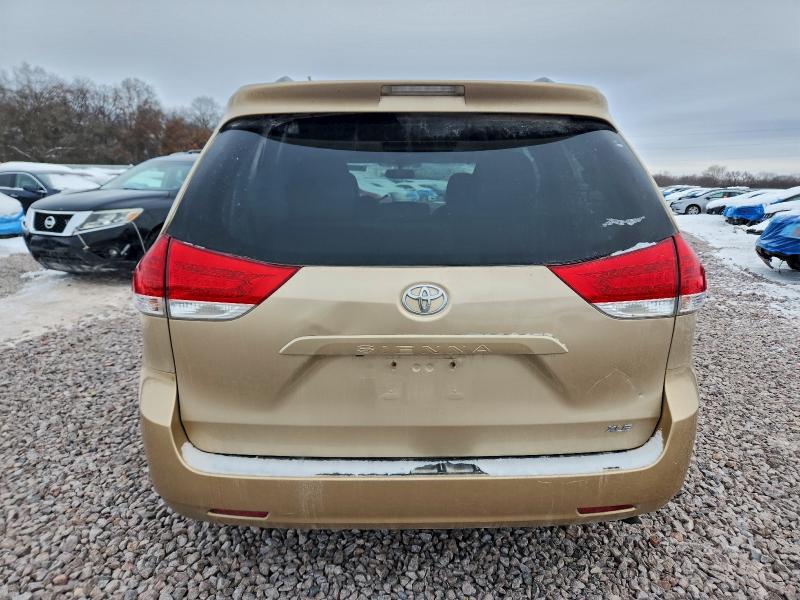 Photo 6 from auction – 2014 TOYOTA SIENNA XLE with VIN 5TDYK3DC4ES504901