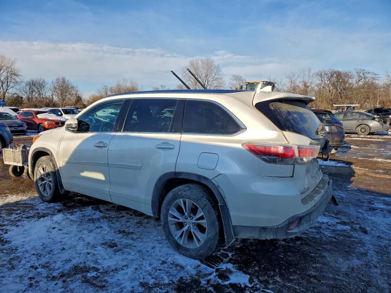 Photo 2 from auction – 2015 TOYOTA HIGHLANDER with VIN 5TDJKRFH4FS115187