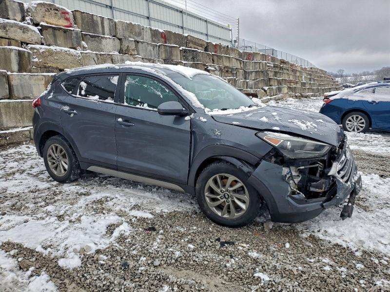 Photo 4 from auction – 2017 HYUNDAI TUSCON with VIN KM8J3CA45HU415085