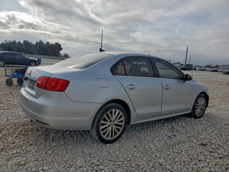 Photo 3 from auction – 2011 VOLKSWAGEN JETTA SEL with VIN 3VWLX7AJ7BM034765