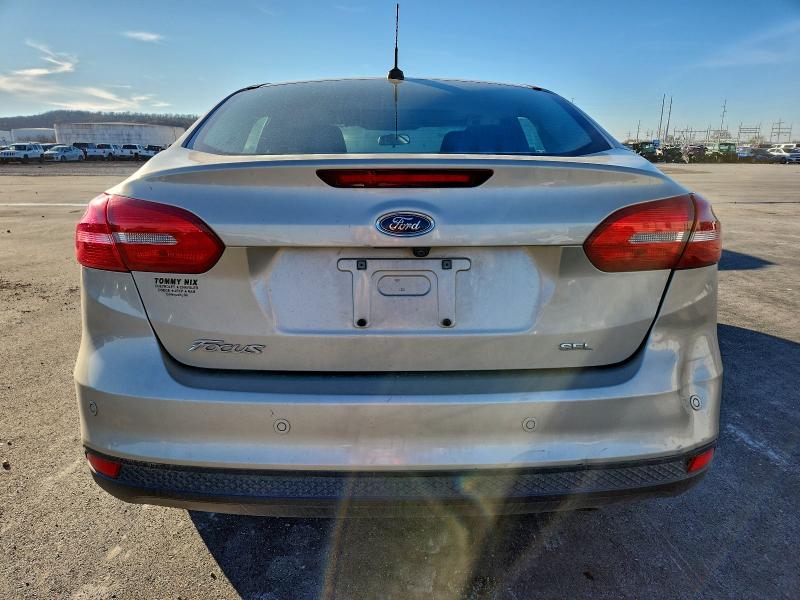 صورة رقم 6 من المزاد - 2017 FORD FOCUS SEL مع VIN 1FADP3H29HL256478