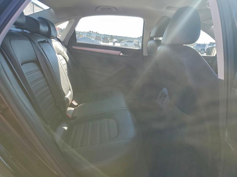 Photo 10 from auction – 2015 VOLKSWAGEN PASSAT SE with VIN 1VWBS7A32FC026608