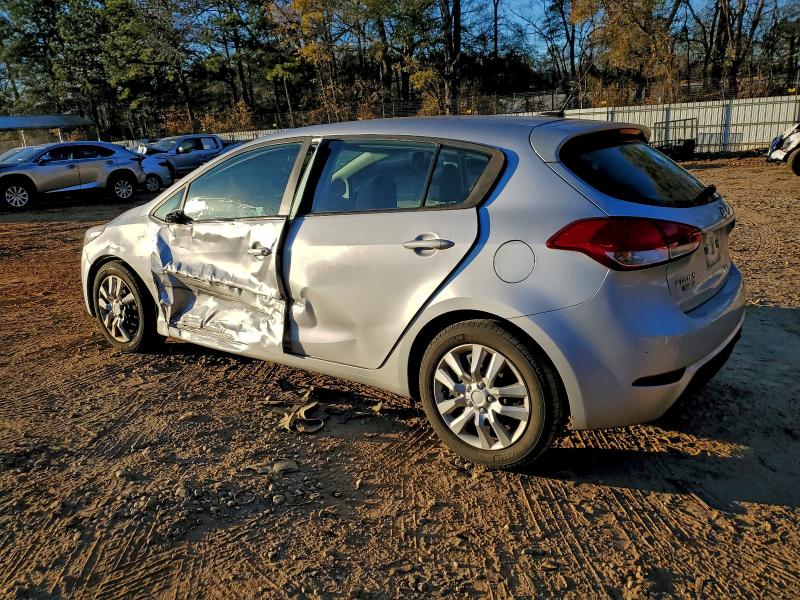 Photo 2 from auction – 2016 KIA FORTE LX with VIN KNAFK5A86G5637314