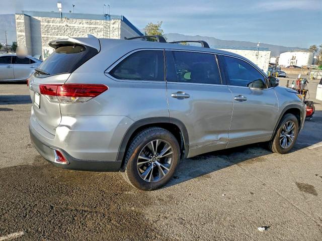 Photo 3 from auction – 2017 TOYOTA HIGHLANDER with VIN 5TDZZRFH7HS196283