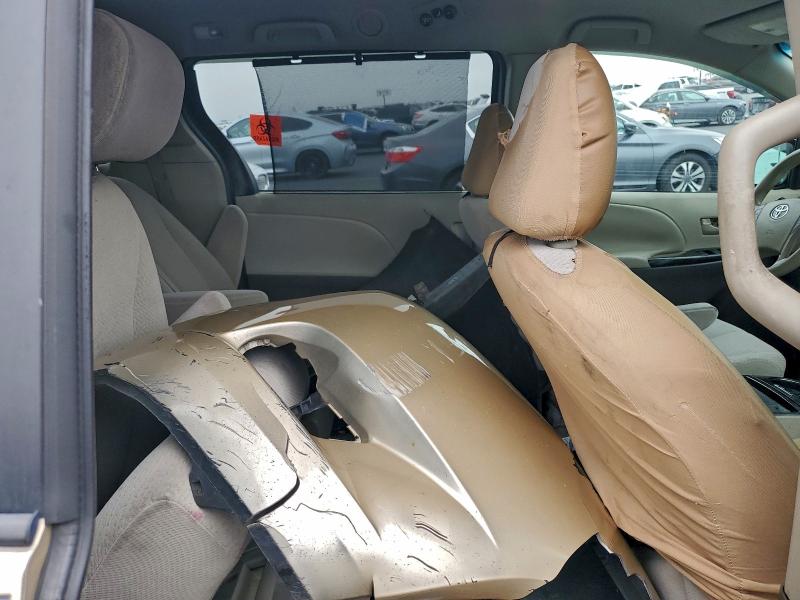 Photo 11 from auction – 2011 TOYOTA SIENNA LE with VIN 5TDKK3DC4BS056869
