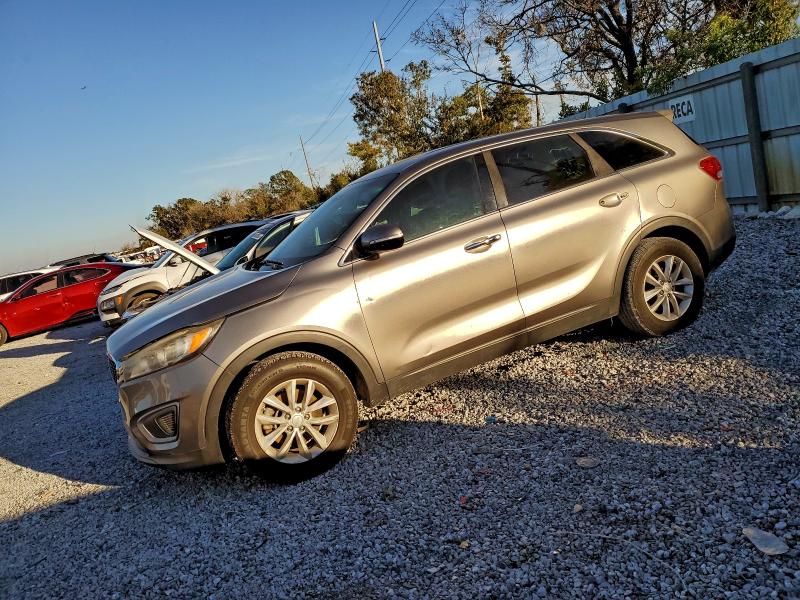 KIA SORENTO LX 2016 with VIN 5XYPG4A35GG082645 - Photo from auction