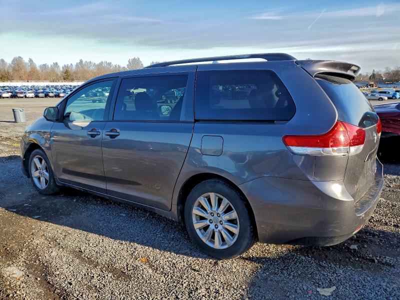 Photo 2 from auction – 2011 TOYOTA SIENNA LE with VIN 5TDJK3DC1BS025672