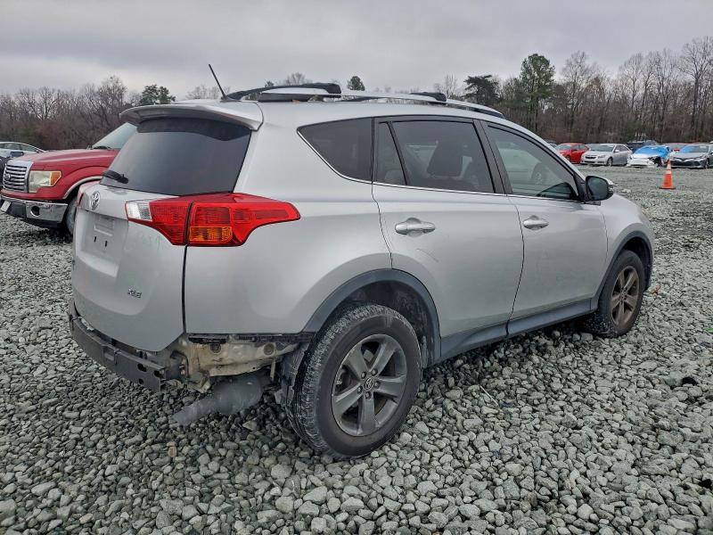 Photo 3 from auction – 2015 TOYOTA RAV4 XLE with VIN JTMWFREV0FJ047551