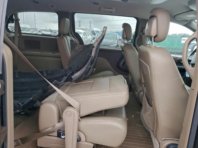 Photo 11 from auction – 2016 CHRYSLER TOWN & COU with VIN 2C4RC1BGXGR286468