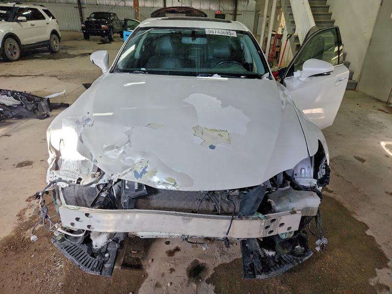 Photo 5 from auction – 2016 LEXUS IS 300 with VIN JTHCM1D27G5008207
