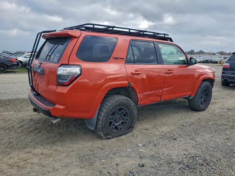 Photo 3 from auction – 2015 TOYOTA 4RUNNER SR with VIN JTEBU5JR3F5260133