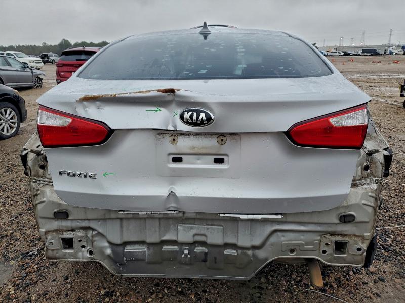 Photo 6 from auction – 2015 KIA FORTE LX with VIN KNAFX4A60F5397752