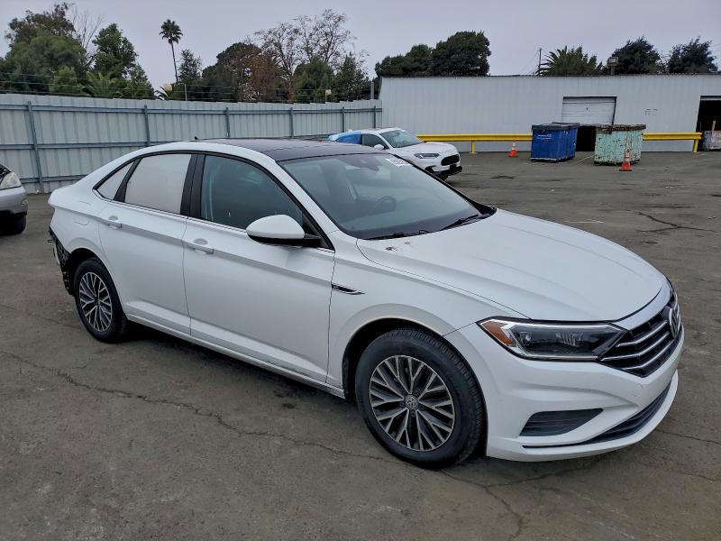 Photo 4 from auction – 2019 VOLKSWAGEN JETTA with VIN 3VWEB7BU0KM232510