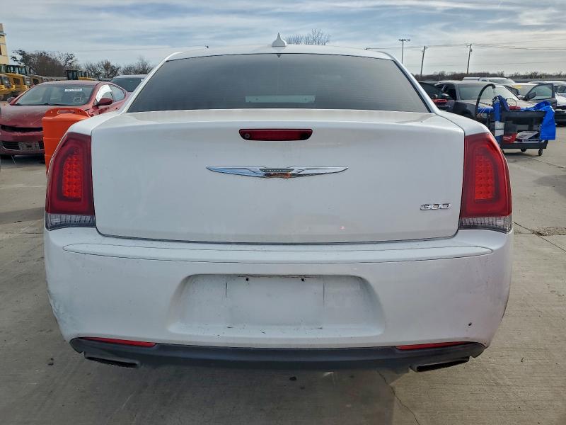 Photo 6 from auction – 2019 CHRYSLER 300 TOURIN with VIN 2C3CCAAG2KH528695