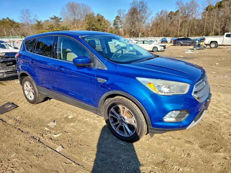 Photo 4 from auction – 2017 FORD ESCAPE with VIN 1FMCU0GD5HUA36583