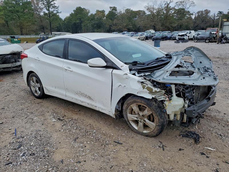 Photo 4 from auction – 2012 HYUNDAI ELANTRA GL with VIN 5NPDH4AE4CH119043
