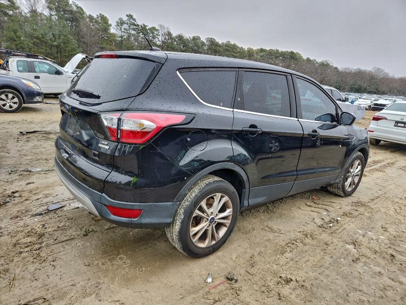 Photo 3 from auction – 2017 FORD ESCAPE SE with VIN 1FMCU0GD2HUB27665