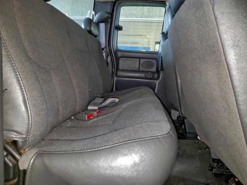 Photo 10 from auction – 2003 CHEVROLET SILVERADO with VIN 1GCHC29U13E357271