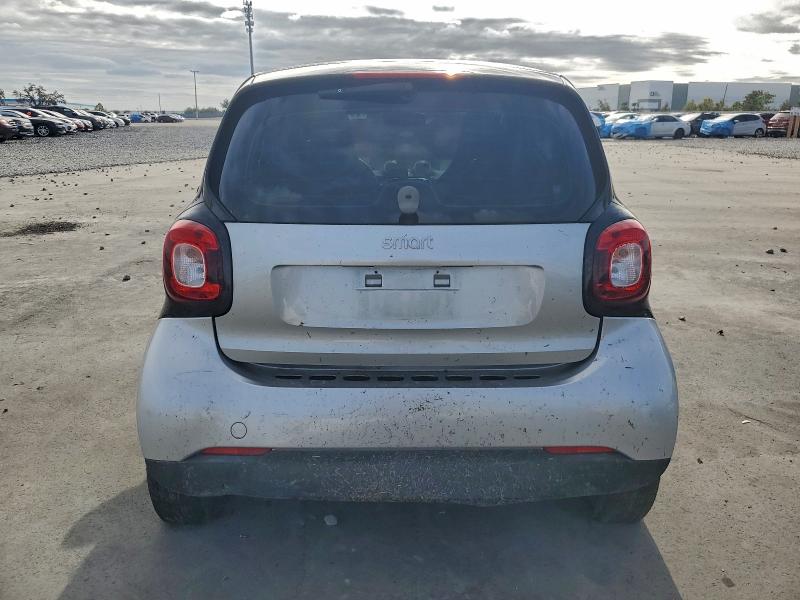 Photo 6 from auction – 2016 SMART FORTWO with VIN WMEFJ5DA6GK055849