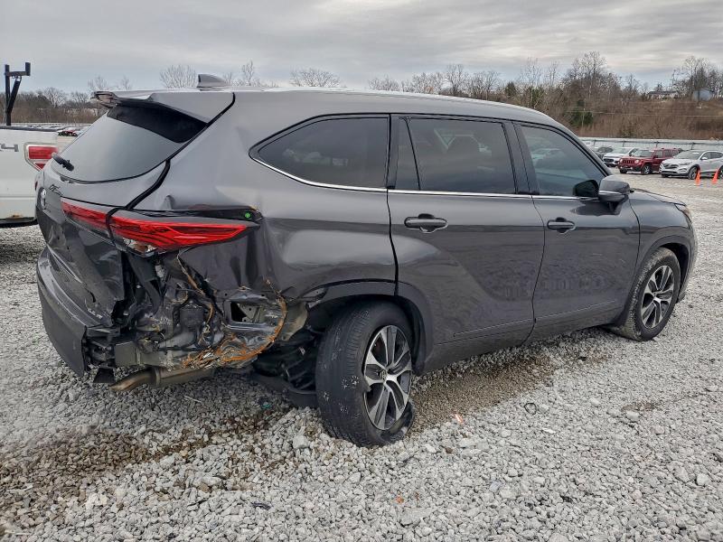 Photo 3 from auction – 2022 TOYOTA HIGHLANDER with VIN 5TDGZRBHXNS586996