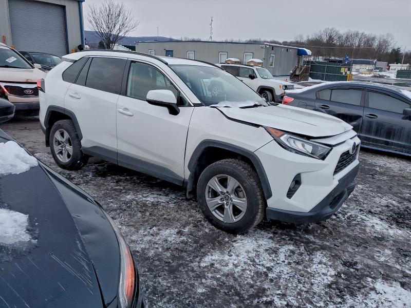 Photo 4 from auction – 2021 TOYOTA RAV4 XLE with VIN 2T3P1RFV7MC226560
